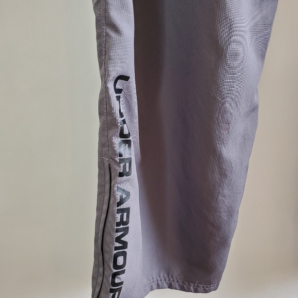 Men’s Under Armour Loose Heatgear Gray Pants Size Medium - Picture 9 of 13